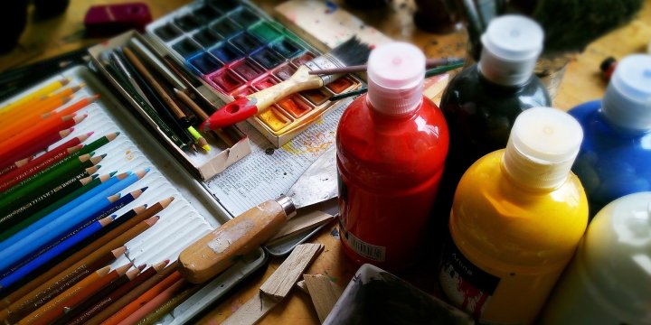 Pinsel und Farben